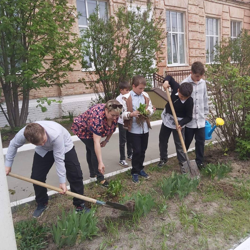 Фотография учеников и преподавателя